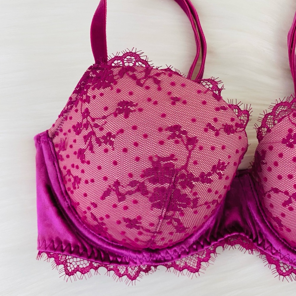 32D/S Victoria’s Secret Lined Demi Bra & Thong Set - Picture 4 of 13